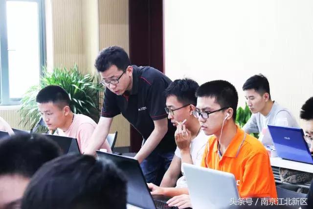 FPGA暑期学校 南京集成电路产业服务中心 东南大学_FPGA技术发展与体系构架 Xilinx工程师授课辅导_FPGA培训