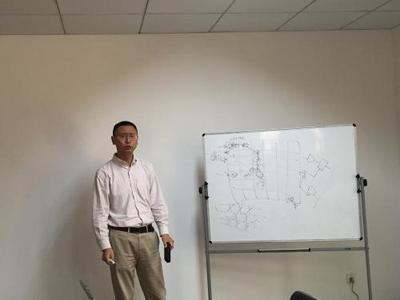 Lattice半导体现场应用工程师孙乐在给ECBC学员培训