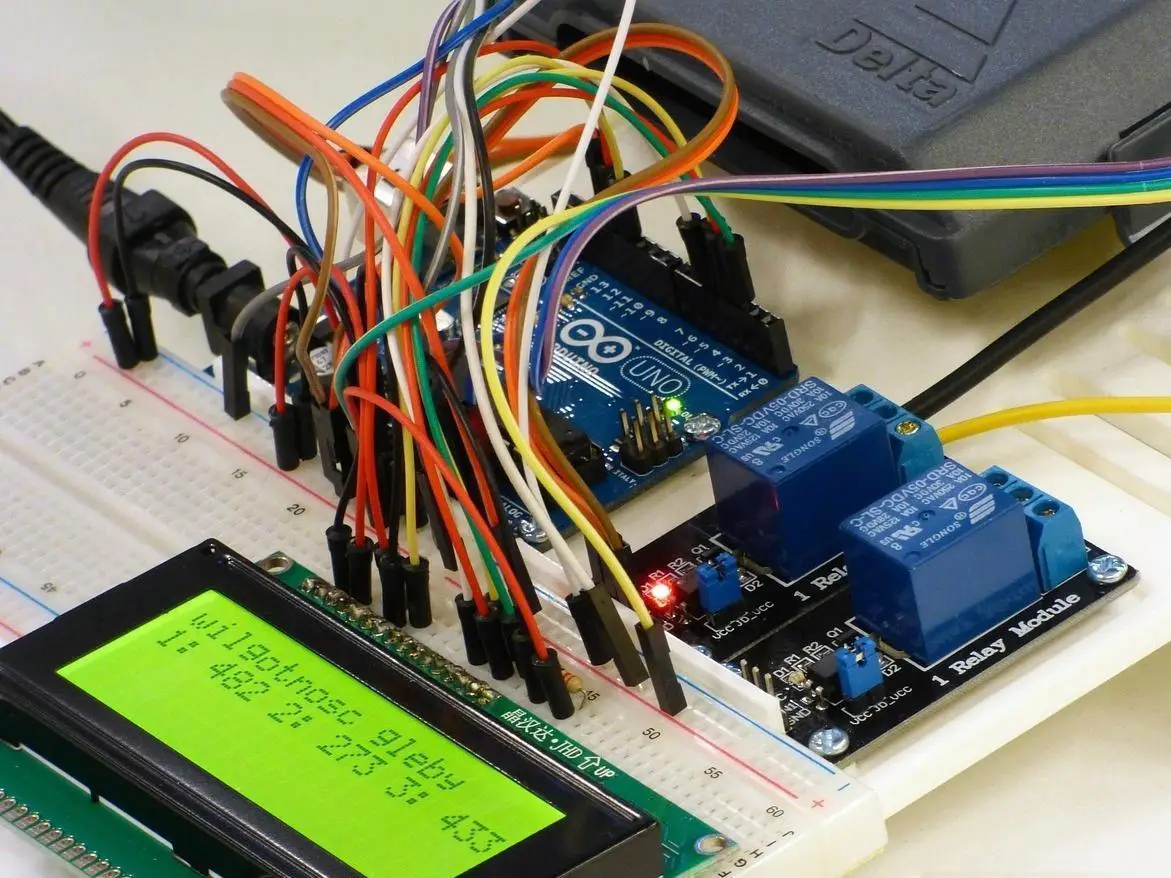 FPGA的组成结构和工作原理_FPGA是什么以及它的应用领域_FPGA基础知识