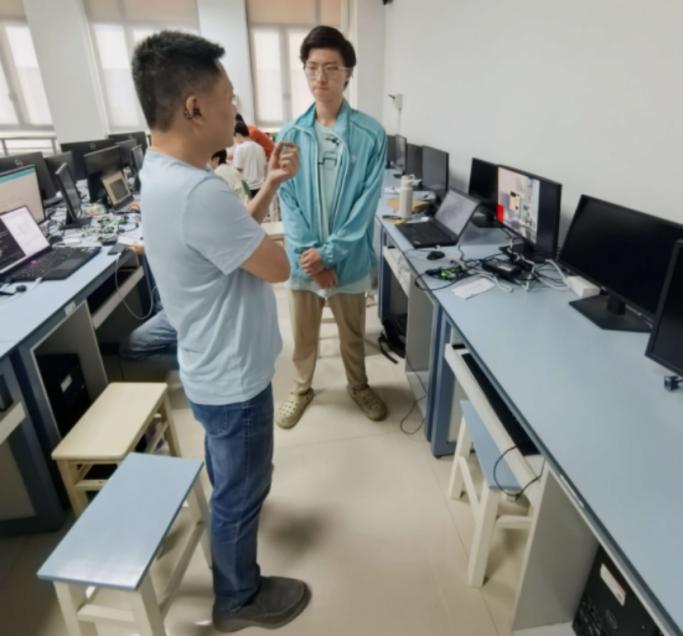 FPGA培训_广西大学芯火燎原集成电路暑期班_集成电路产业人才需求实训