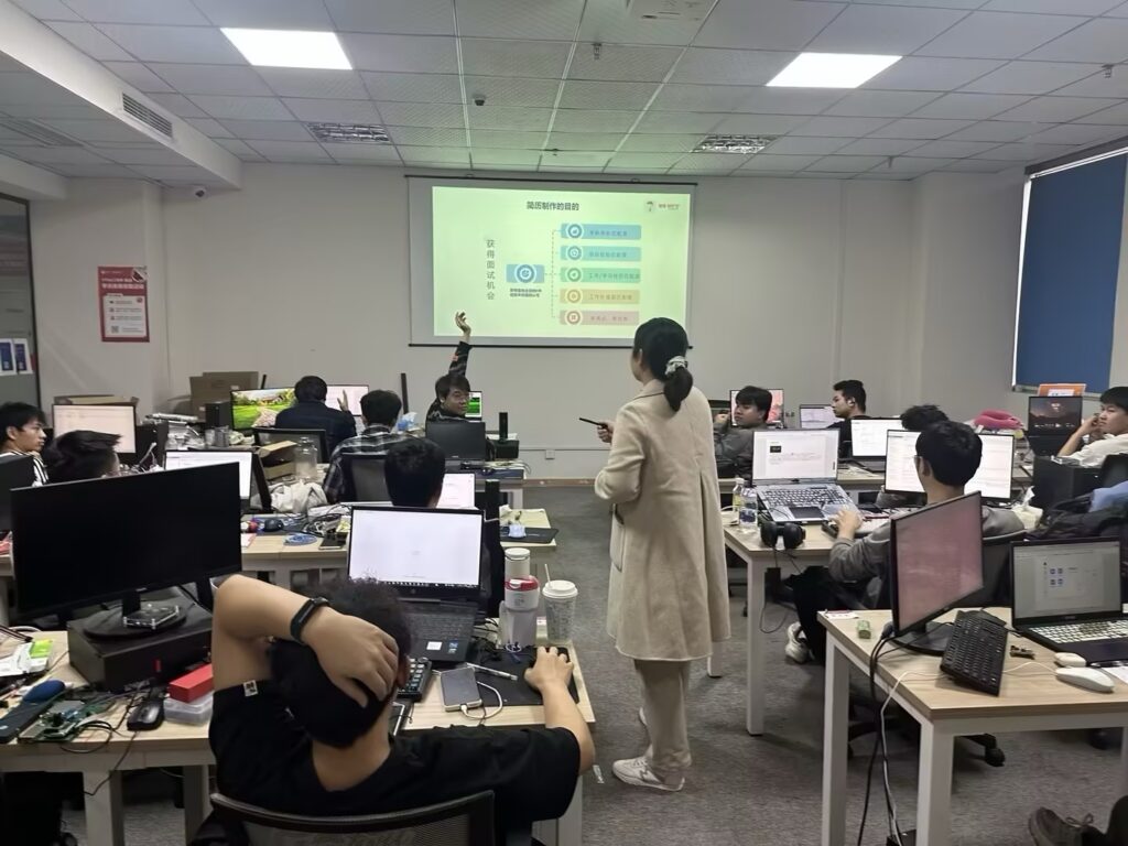 FPGA培训_FPGA就业班预约免费试学一周_成电国芯FPGA教学优势
